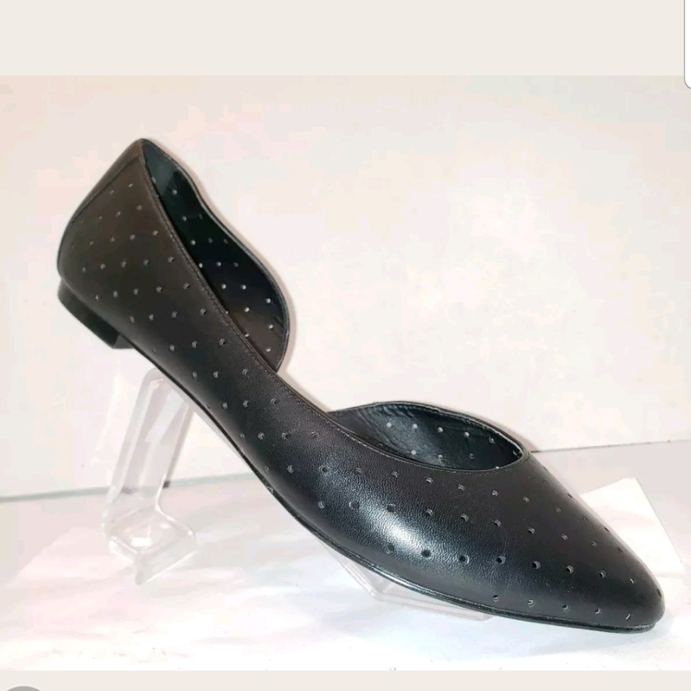 Crown flat perforated leather shoe 9.5
